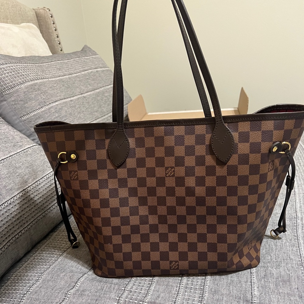 Authentic Louis Vuitton Neverfull MM bag